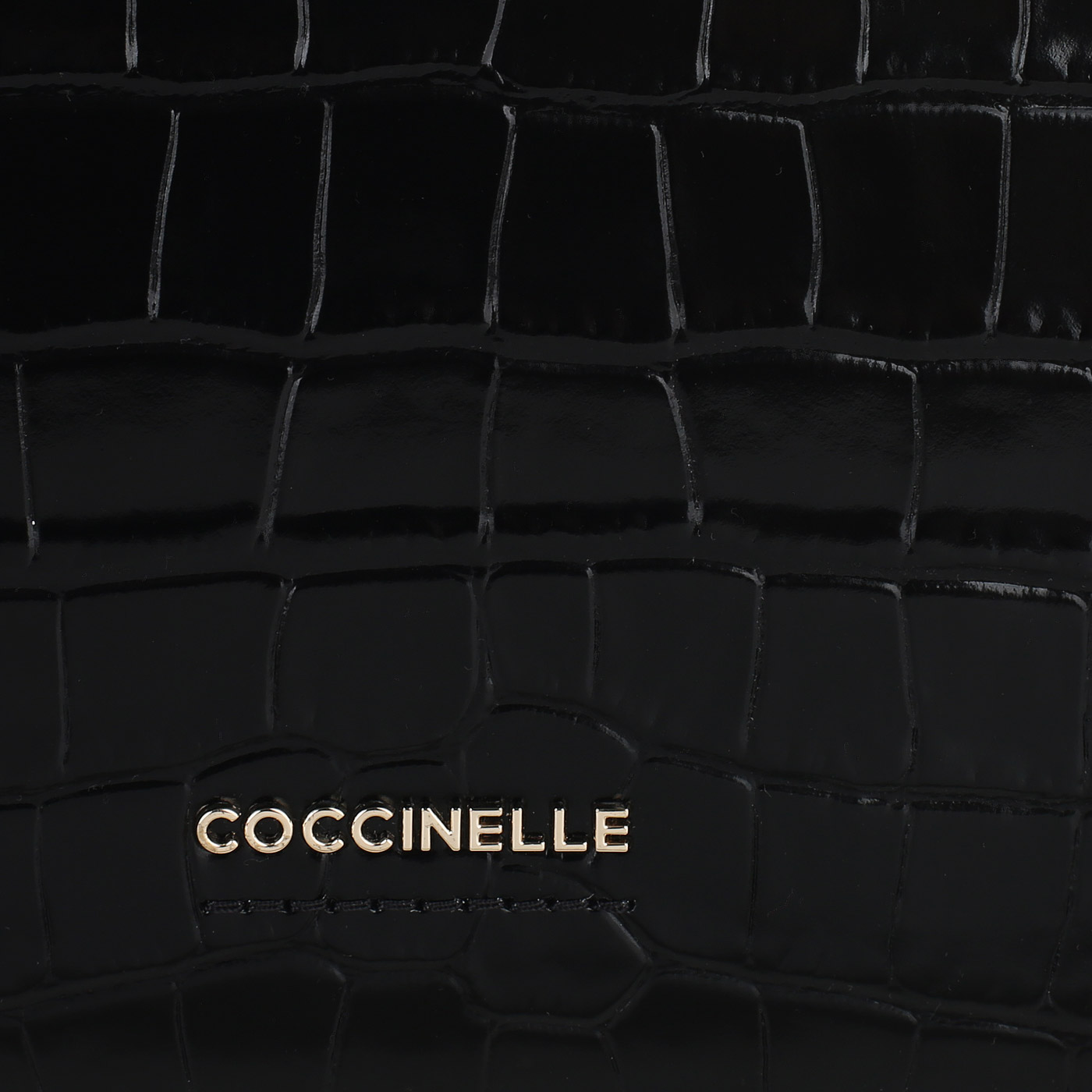 Сумка с отделкой под крокодиловую кожу Coccinelle Josephine Croco shiny sofs