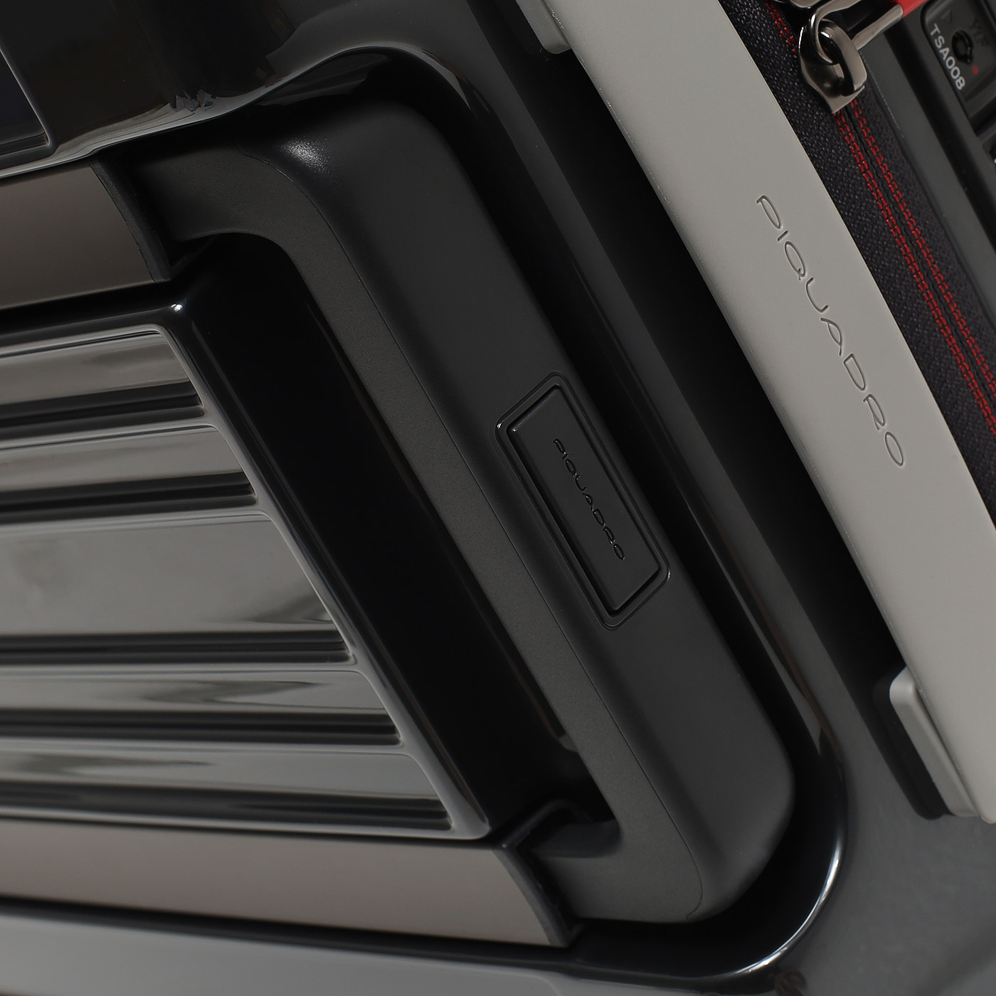 Чемодан для ручной клади из поликарбоната Piquadro PQ Light