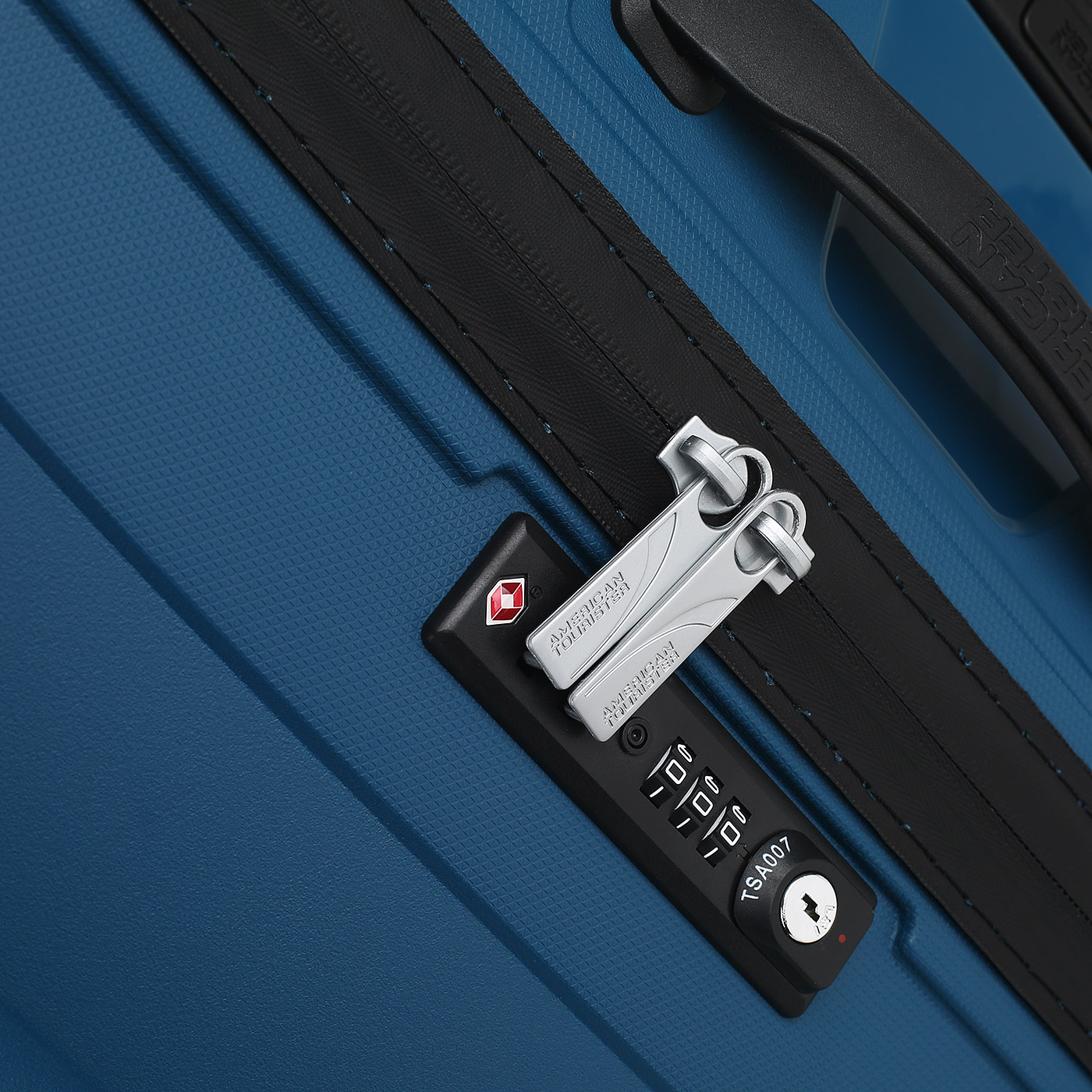 Чемодан большой L из полипропилена American Tourister Airconic