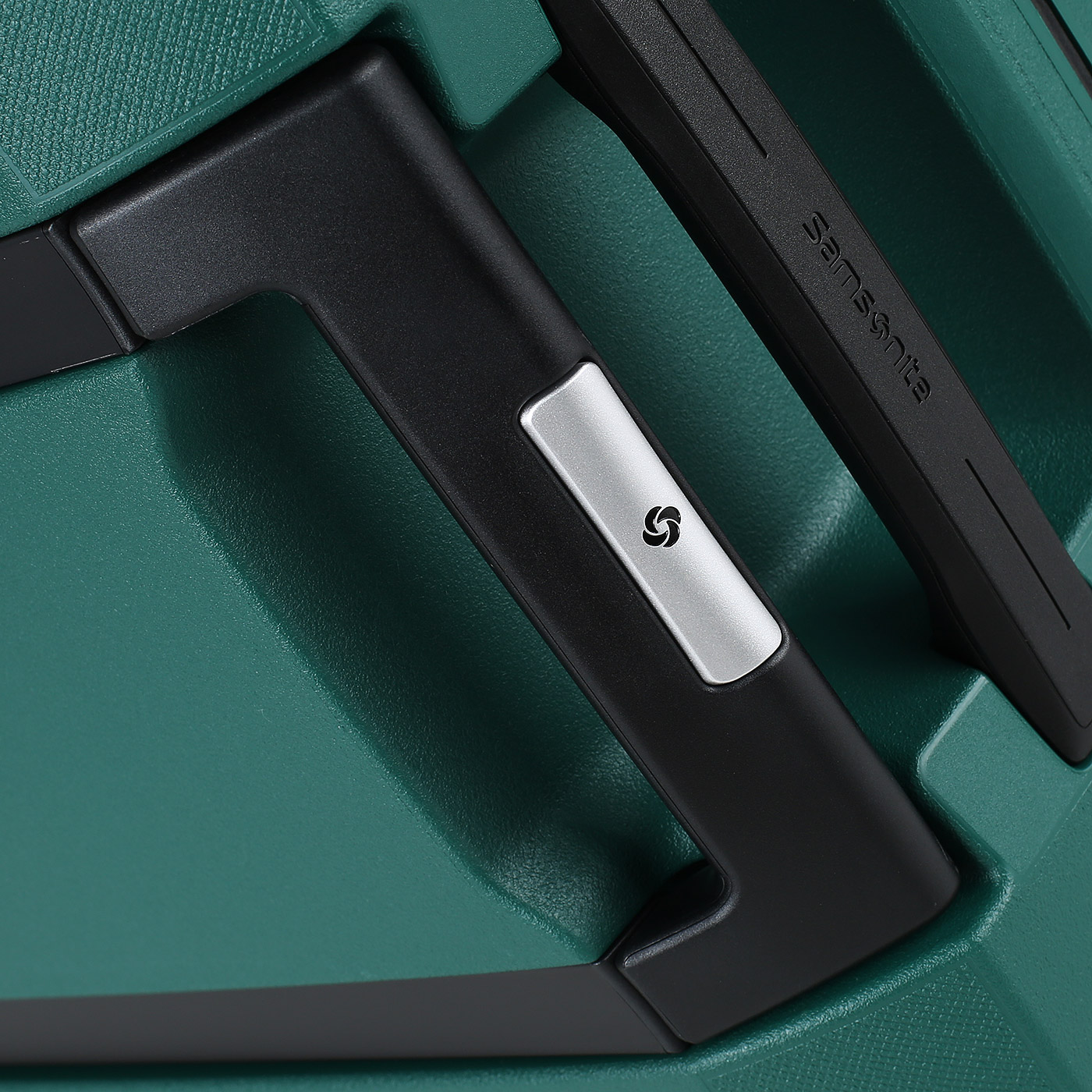 Чемодан средний M из полипропилена Samsonite Essens